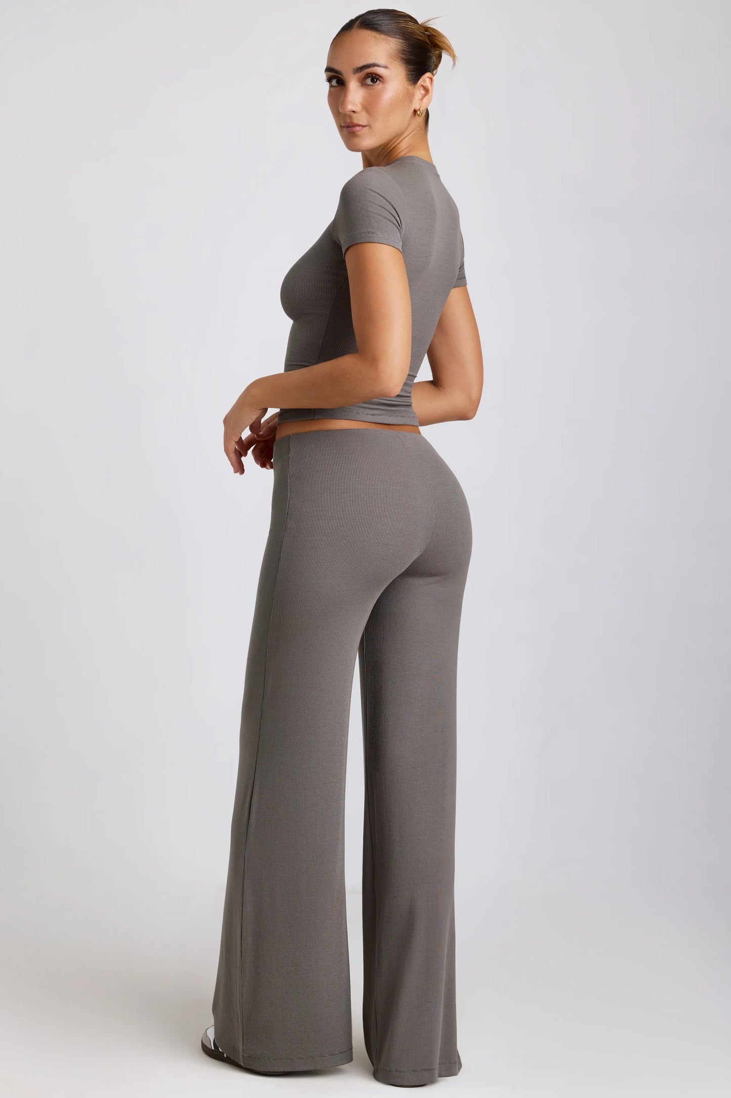 Mid Rise Wide Leg Trouser in Grey