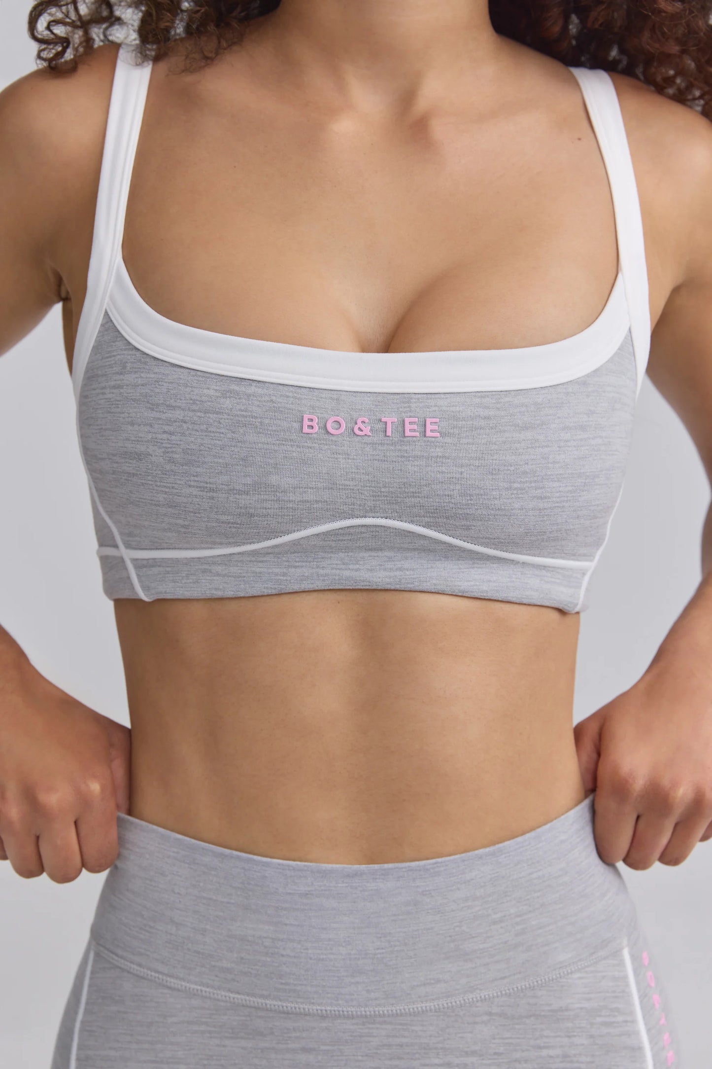 Soft Active Contrast-Trim Sports Bra in Ice Grey