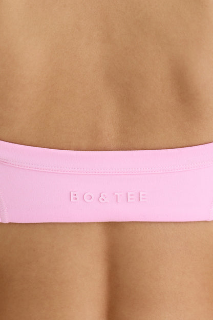 Soft Active Contrast-Trim Sports Bra in Bubblegum Pink