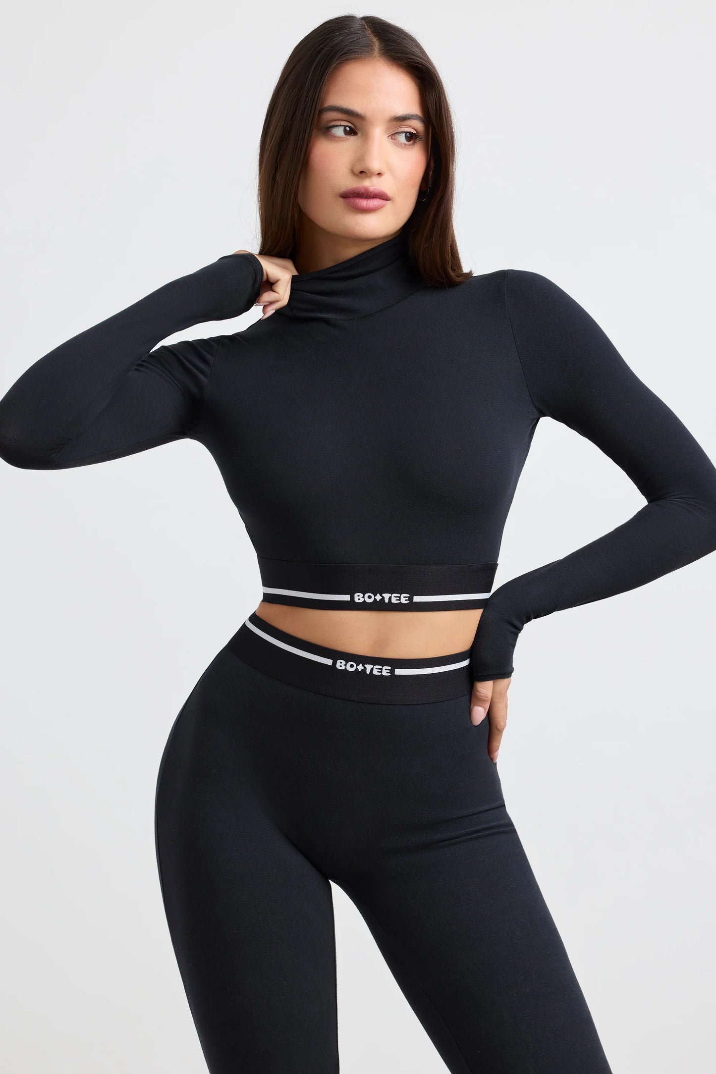 Turtleneck Backless Long-Sleeve Crop Top in Black