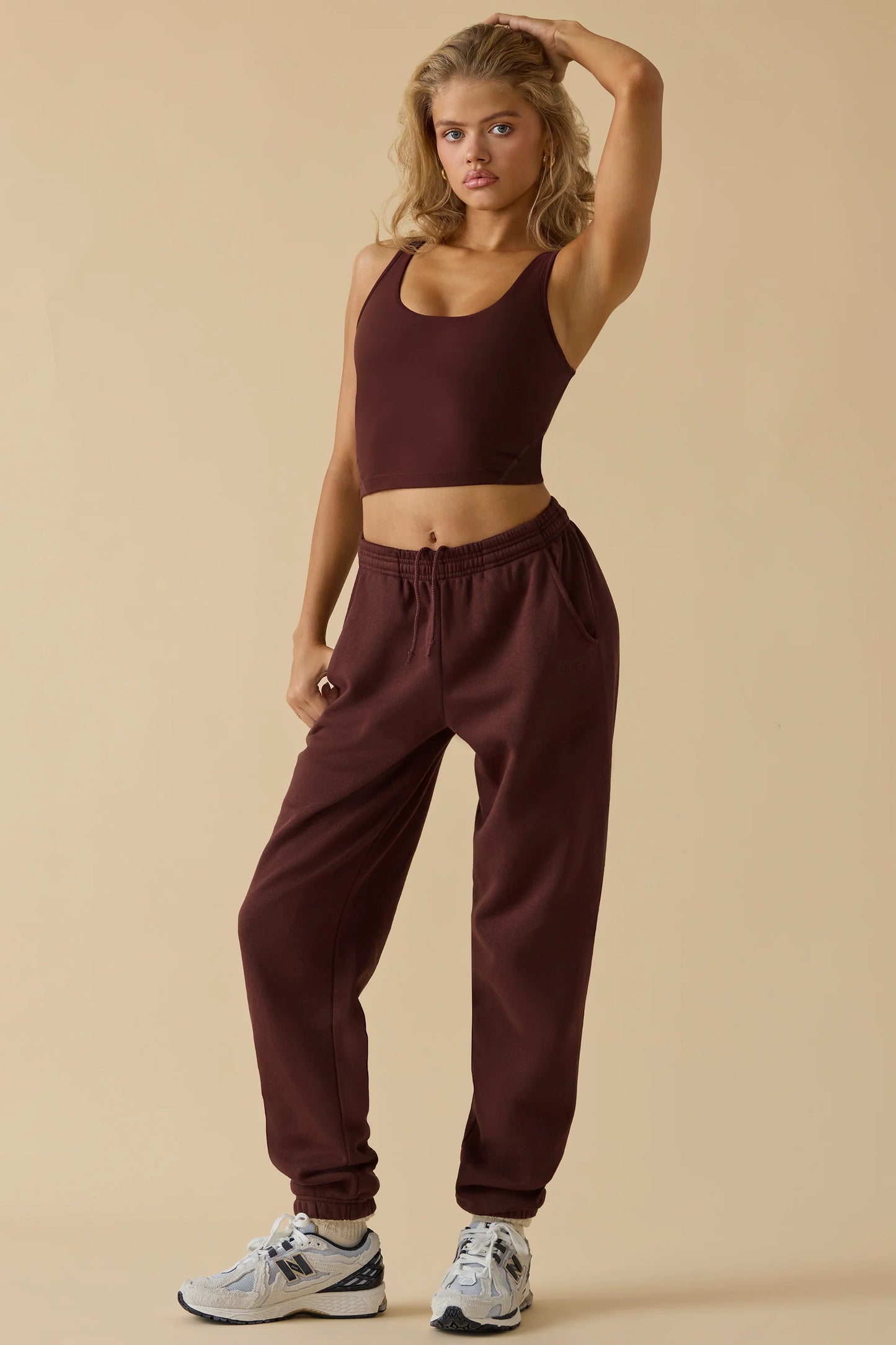 Mid-Rise Joggers in Mahogany