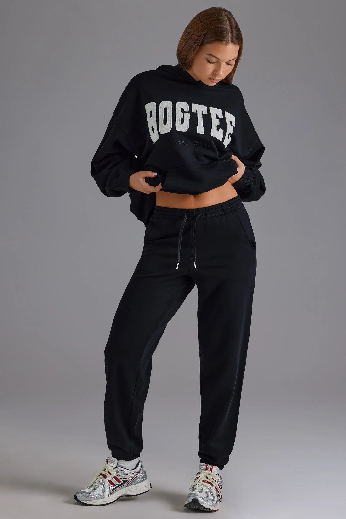 Petite Relaxed Mid-Rise Joggers in Black