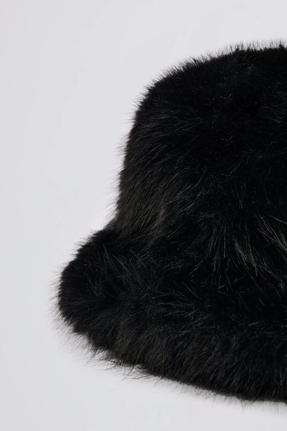 Faux-Fur Hat in Black