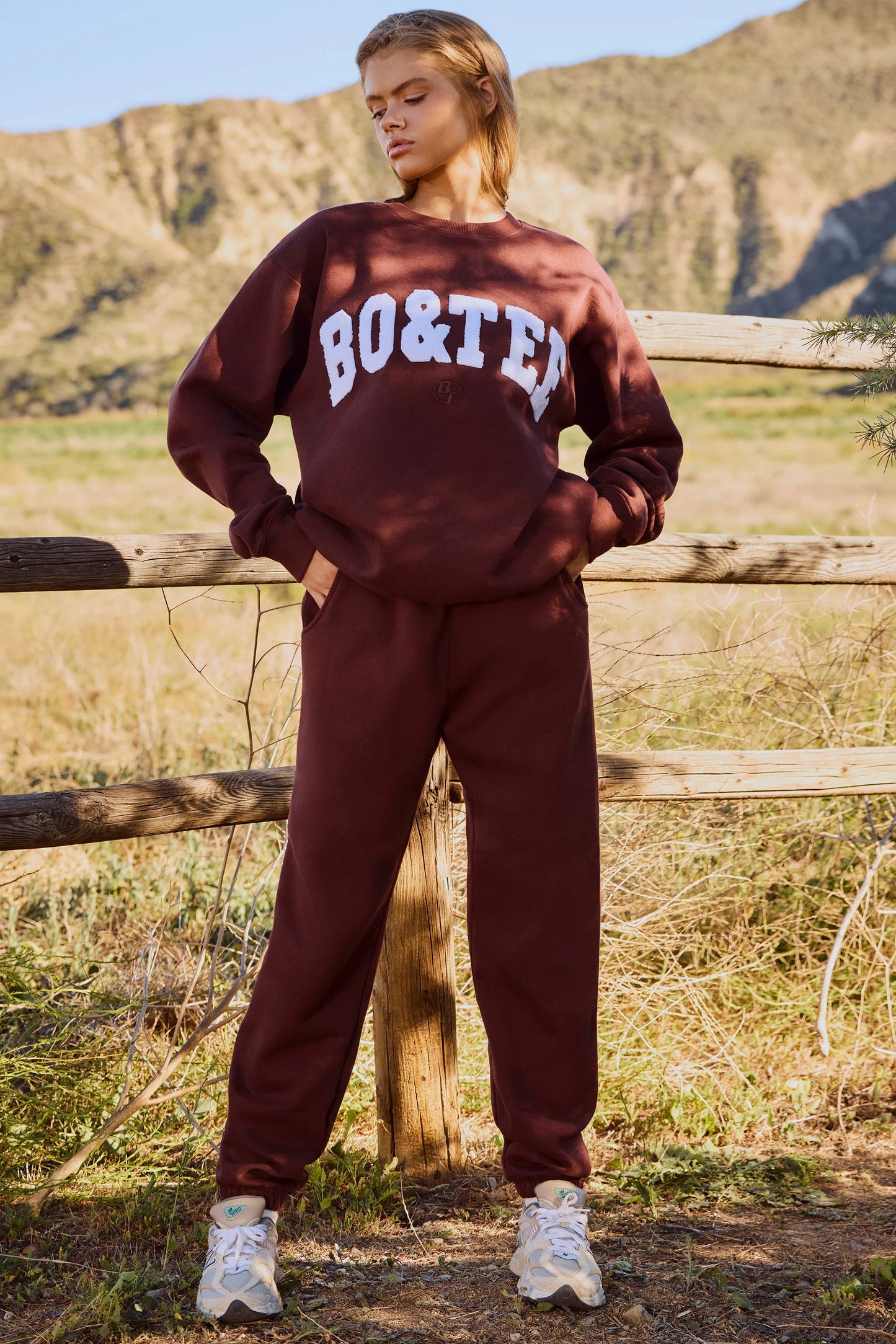 Mid-Rise Joggers in Mahogany