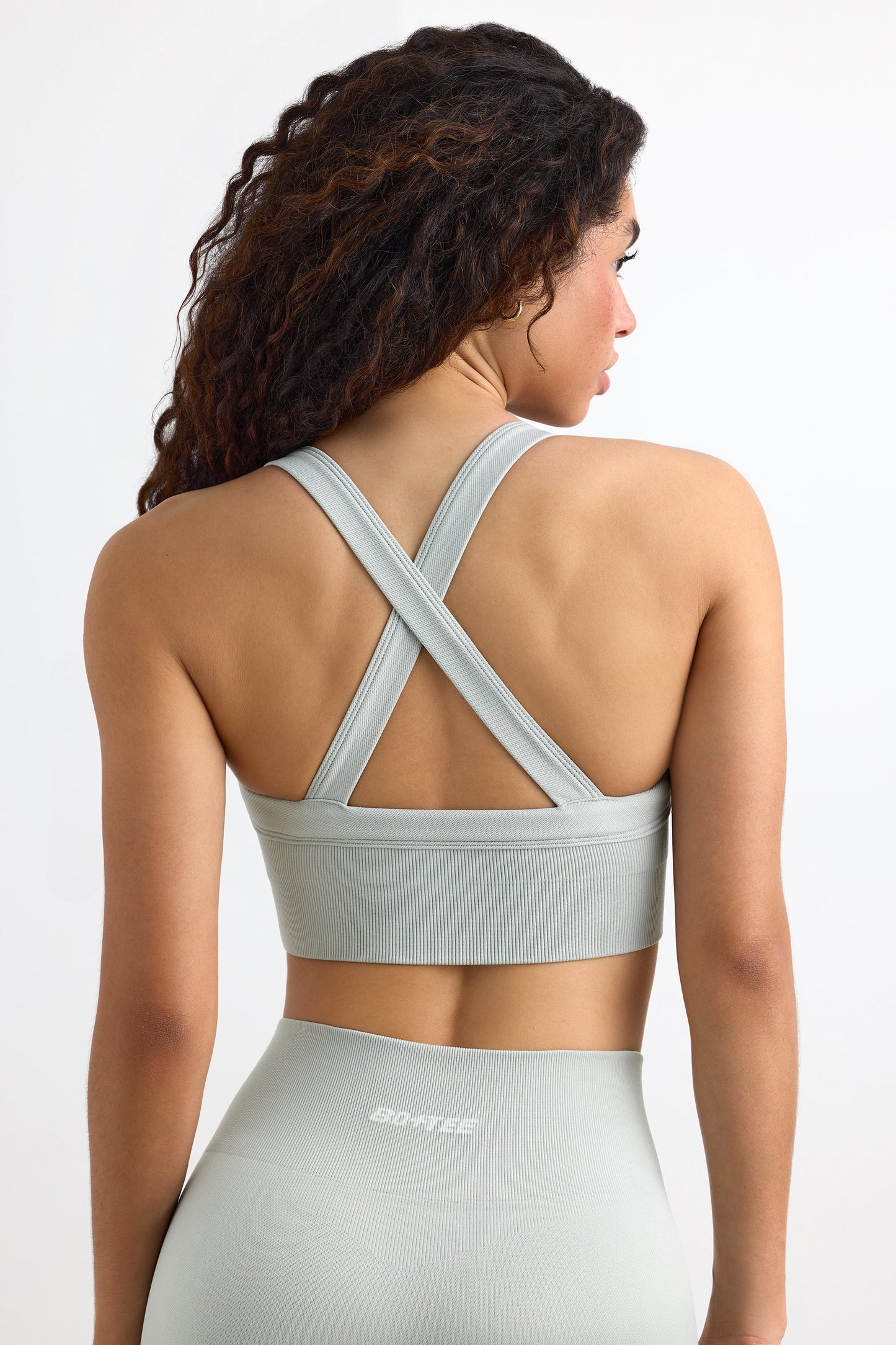 Super Sculpt Seamless Cross Back Sports Bra in Fog