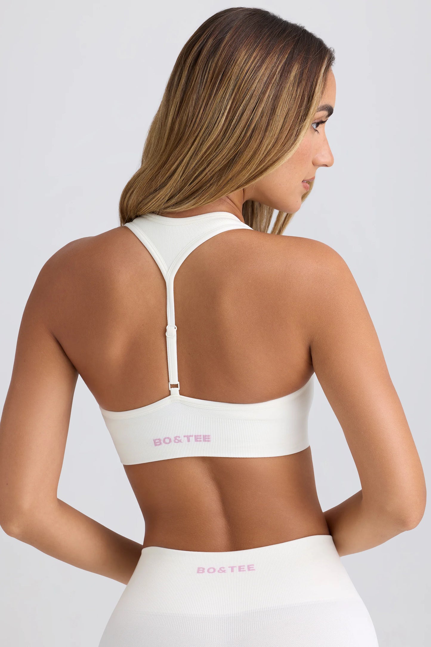 Super Sculpt Seamless T-Back Sports Bra in Eggshell