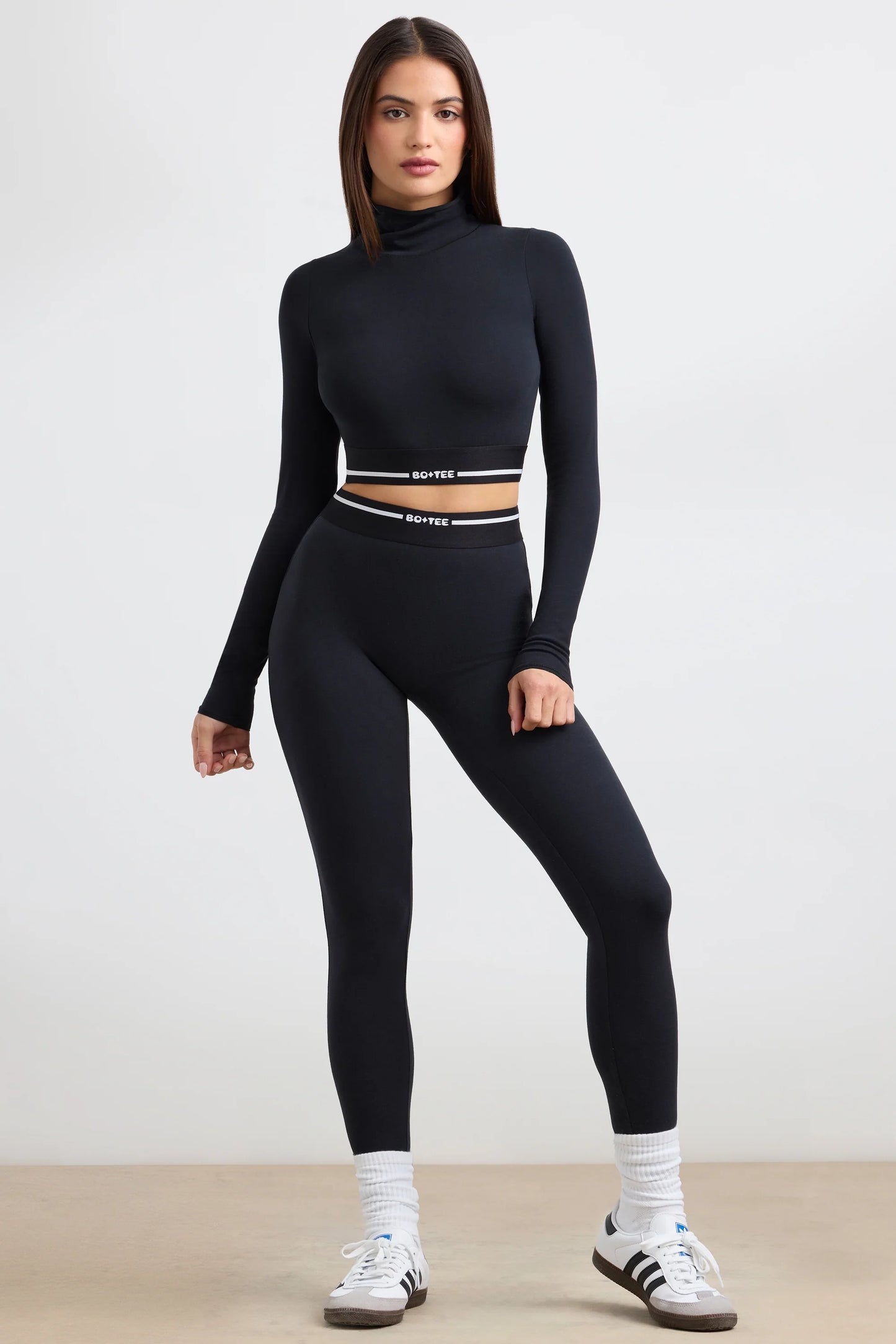 Turtleneck Backless Long-Sleeve Crop Top in Black